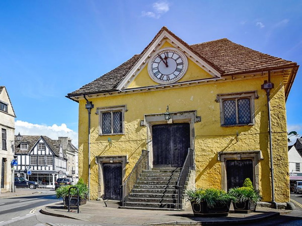 Tudor Caravan Park - Tetbury Market Place